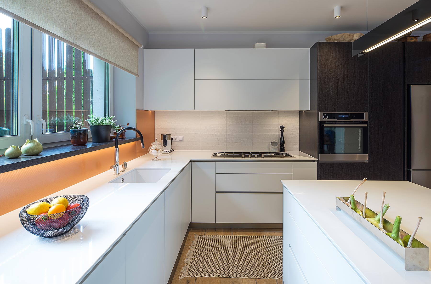 Modern and Contemporary Kitchen Cabinets in White lacquered finish